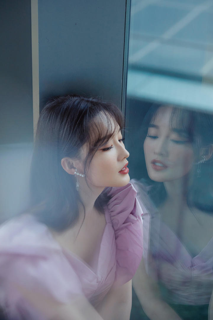 李沁蝶香芋紫蝴袖上衣写真图片