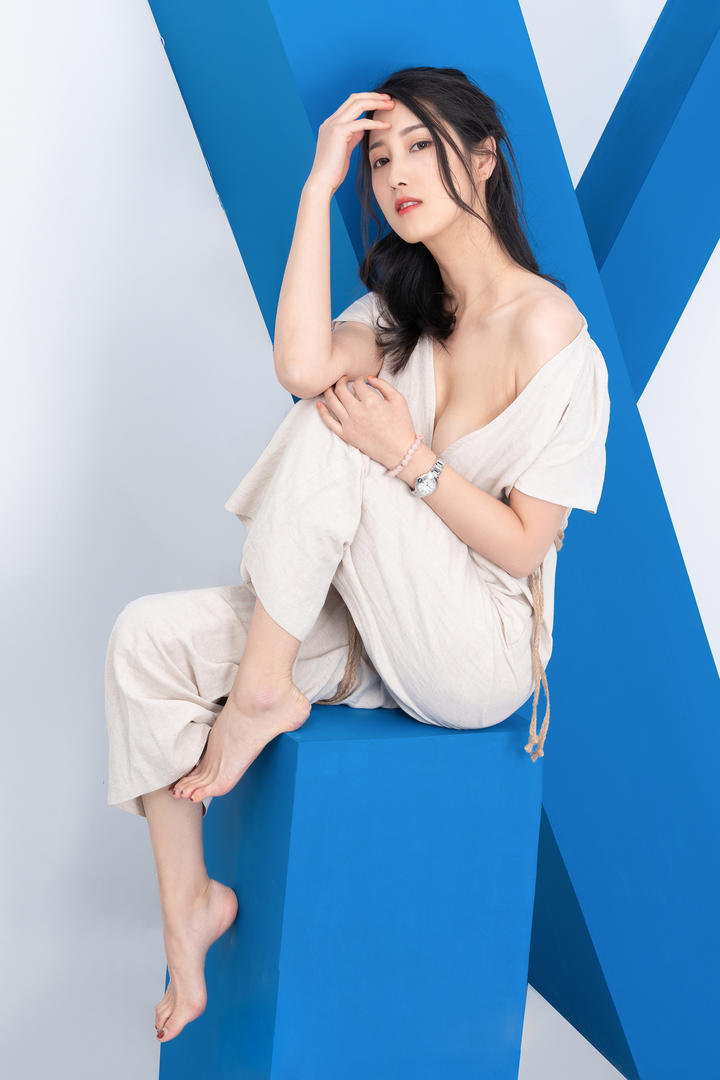 XIUREN秀人国模美女咱们唯美私拍艺术写真套图
