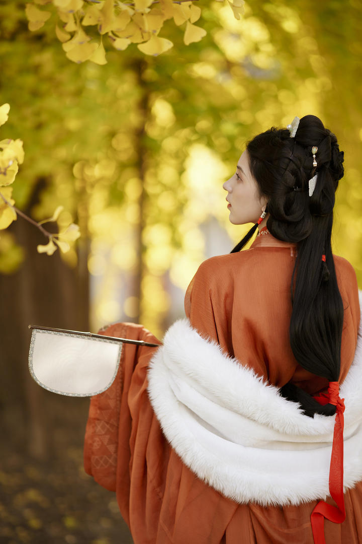 中国红色古装汉服美女高清艺术照摄影图片