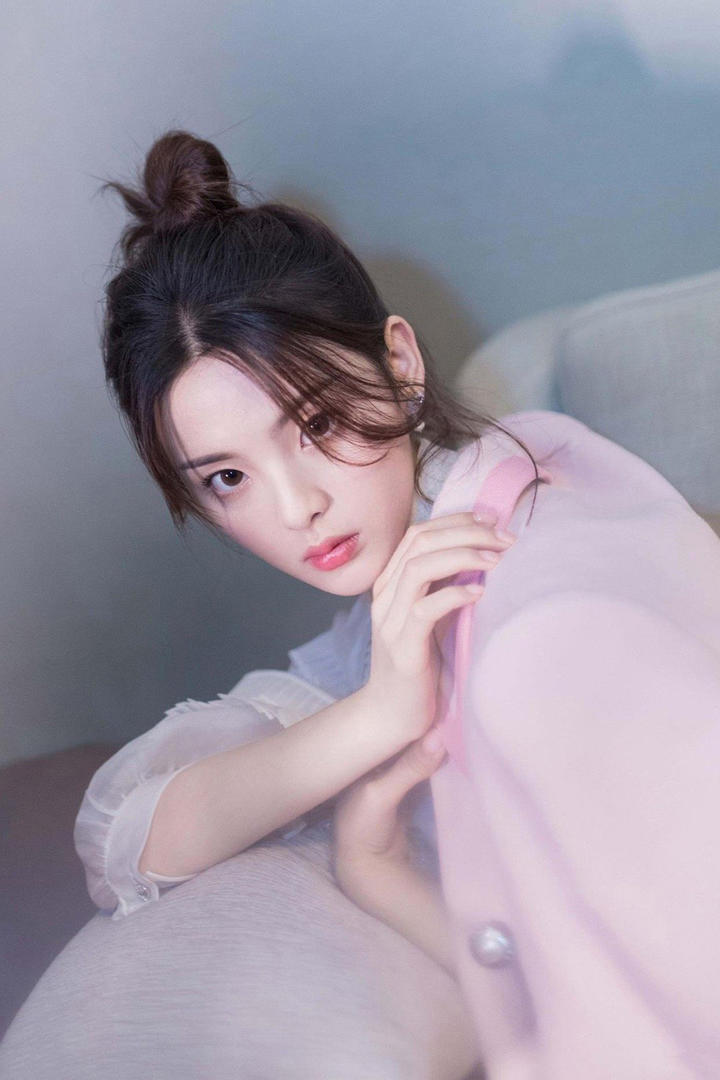 中国气质美女明星杨超越写真
