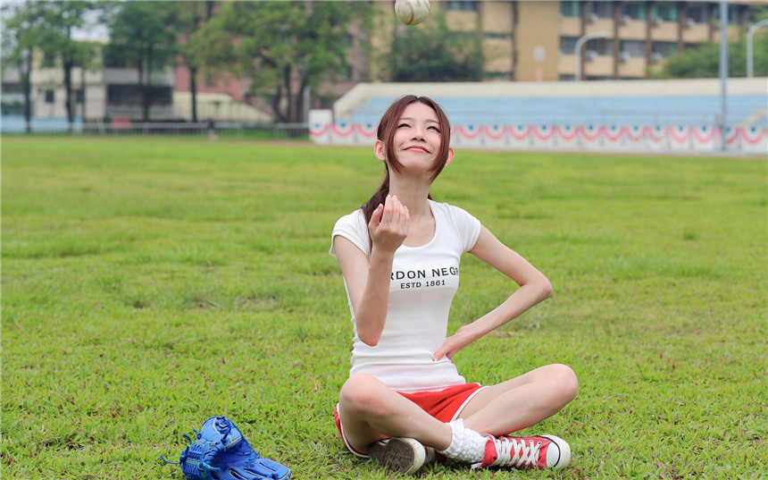 美女可艾阳光迷人清纯写真