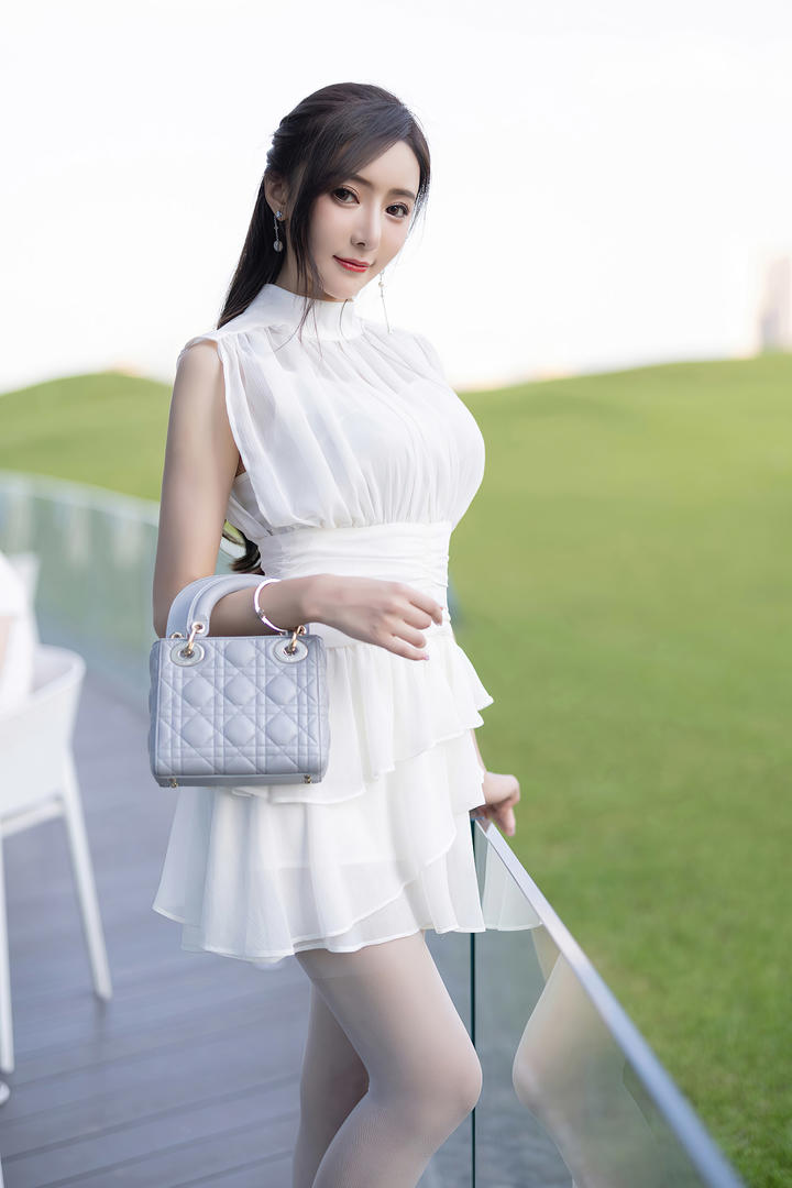 优雅气质美女模特王馨瑶高清户外写真壁纸图片大全