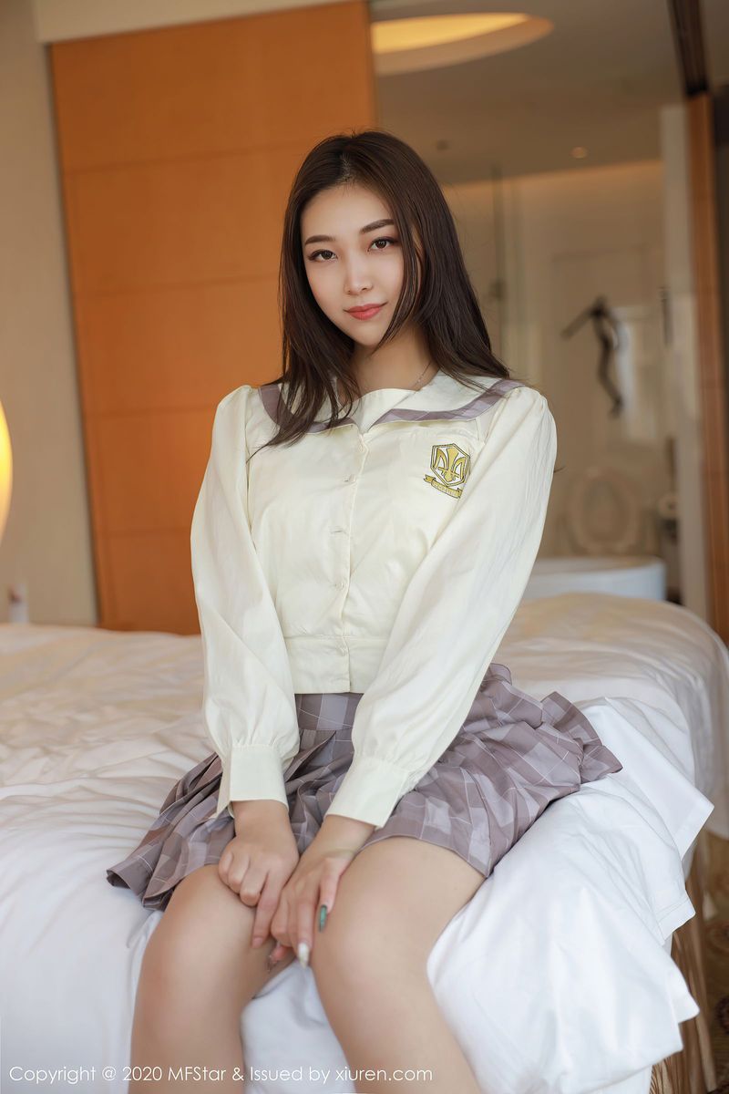 模范学院新人模特郑颖姗JK制服内衣诱惑系列首套性感写真