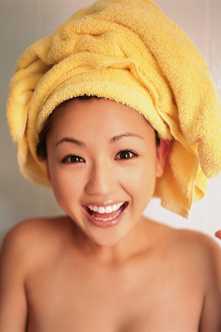 裹着浴巾的日本美女护士洗澡私拍写真套图