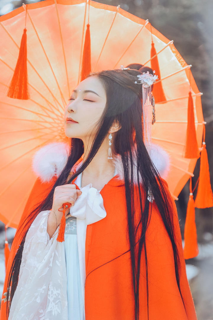 撑着伞的古装美女167人体艺术图片