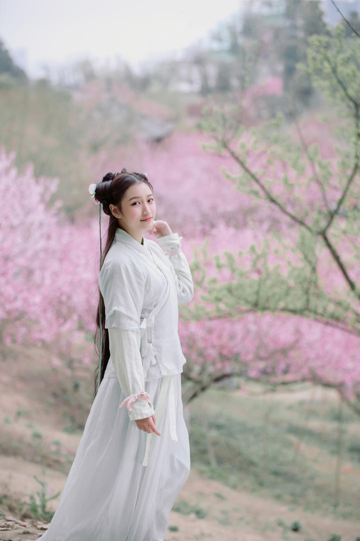 超好看的古装汉服小姐姐户外踏青写真摄影图片