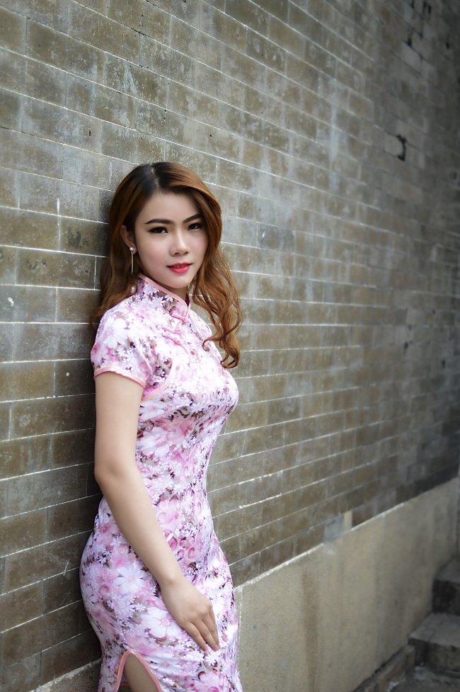 丰胸翘臀旗袍美女图片