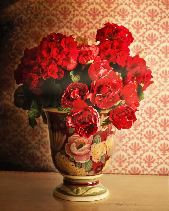 红色仿真花插花图片