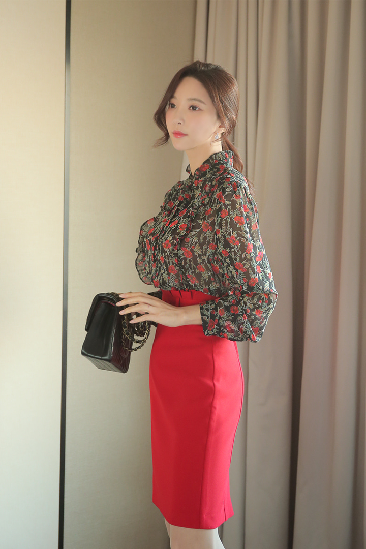 穿着红色包臀裙的韩国美女明星朴秀妍图片