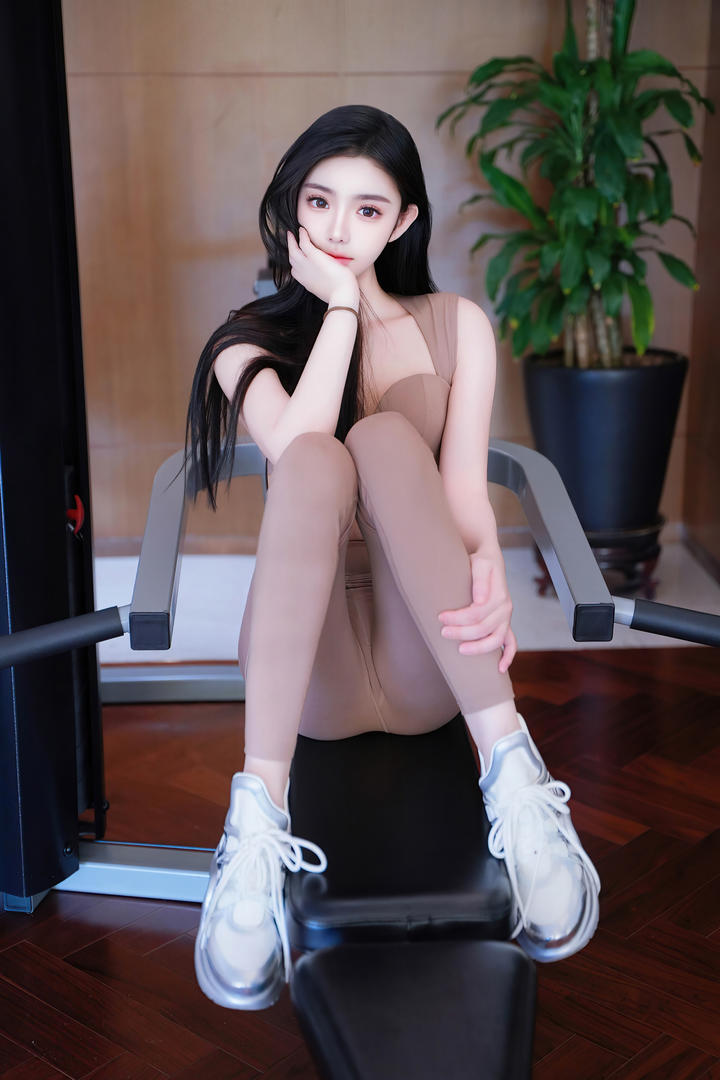 国产紧身裤鲍沟美女嫩模性感健身图片