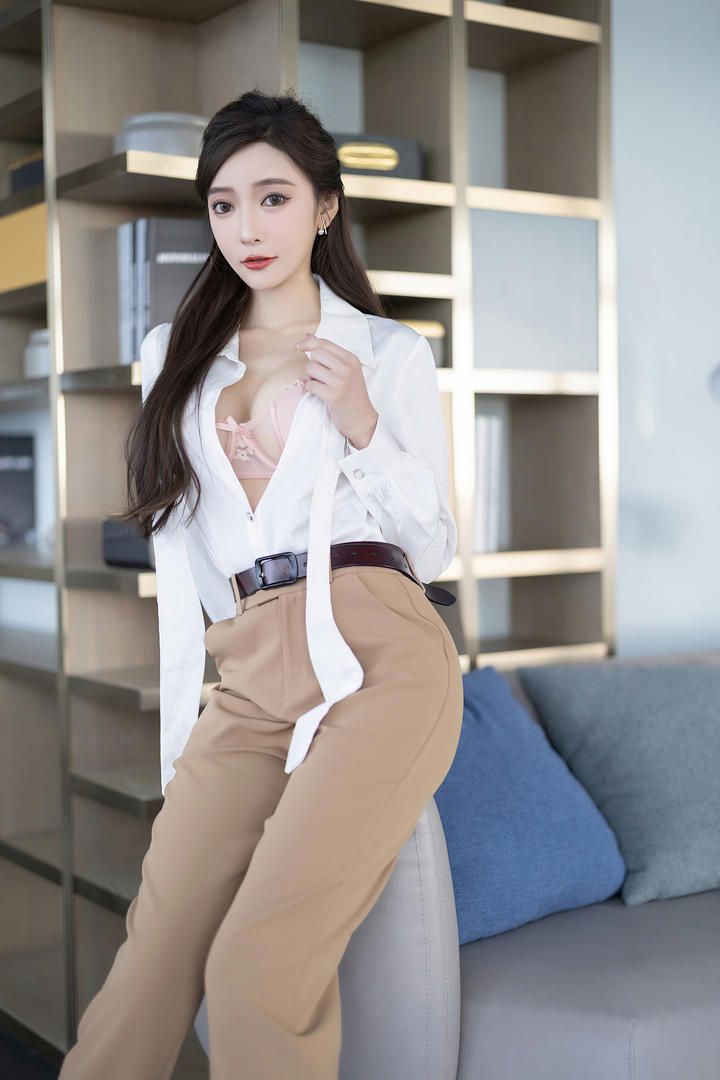 XIUREN秀人网极品气质美女王馨瑶人体艺术照