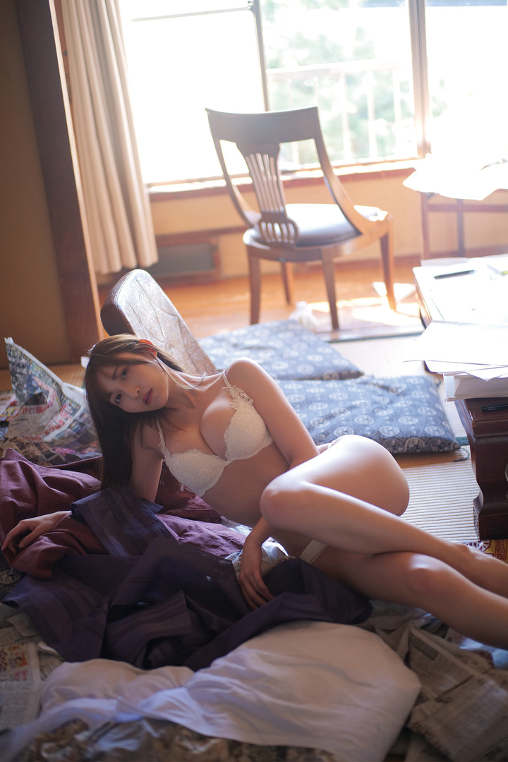日本内衣美女大胆人体私拍写真套图