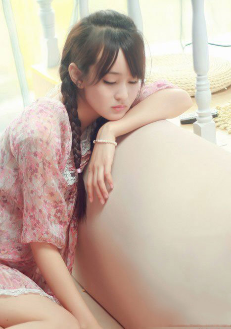 温雅含蓄的清纯少女