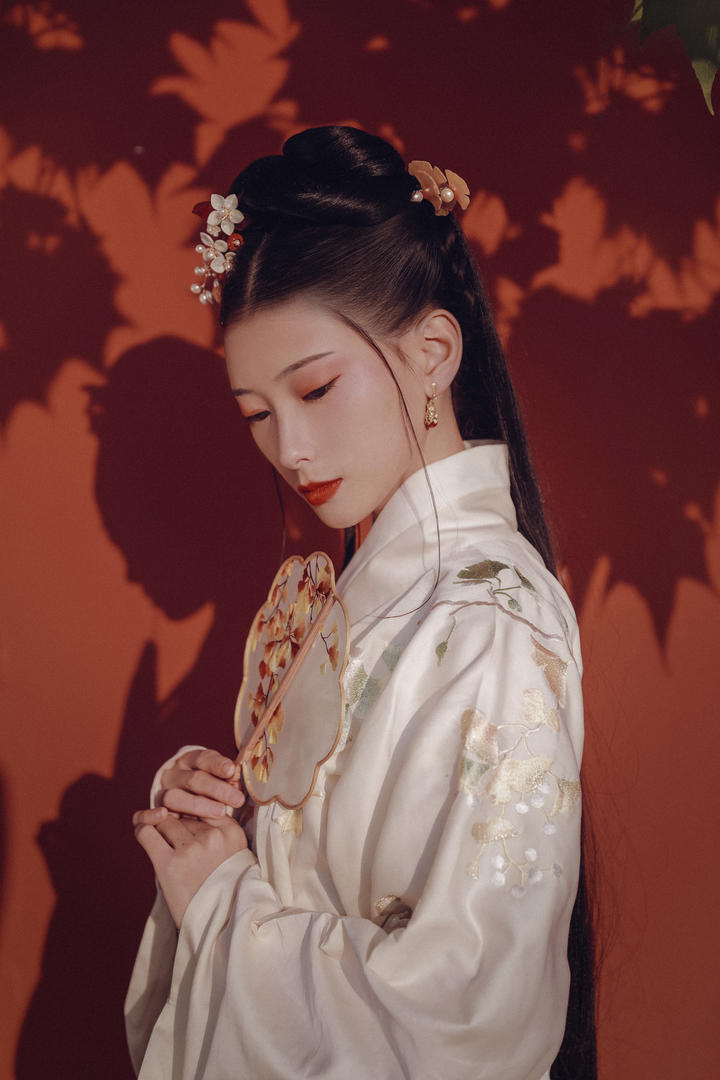 亚洲高清唯美古装美女艺术写真图片