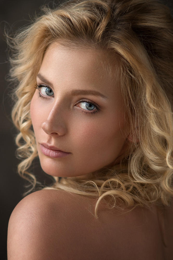 欧美平面模特美女头像艺术摄影图片