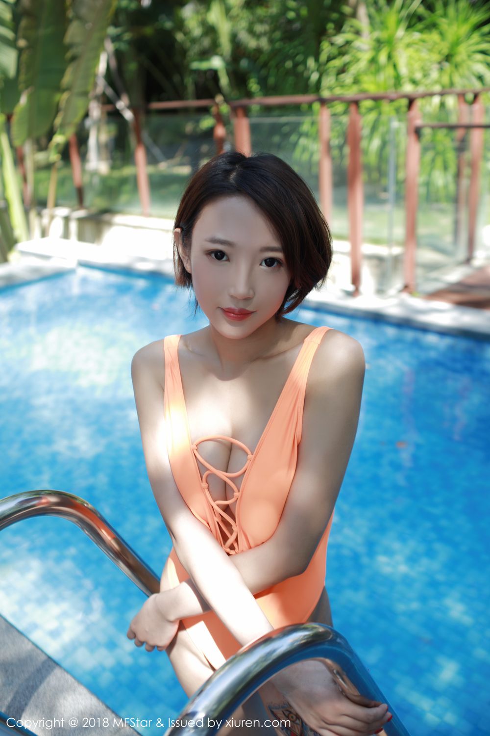 模范学院性感女神栗子Riz泳池比基尼内衣湿身诱惑三亚旅拍