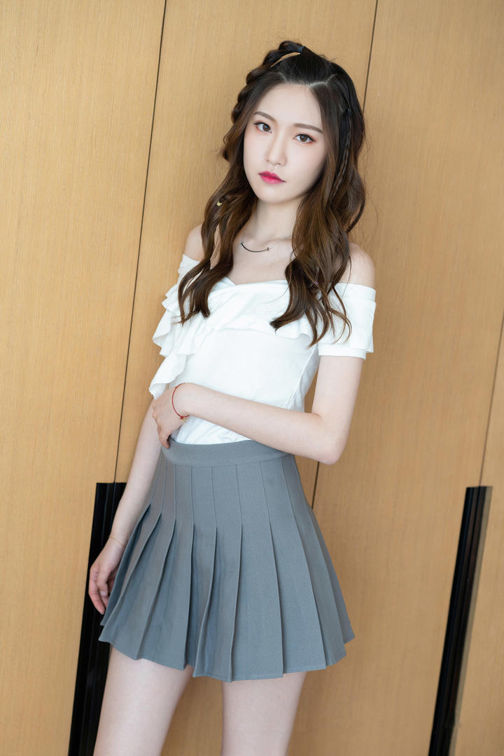 国模高清推女郎芊芊性感超短裙美女图片