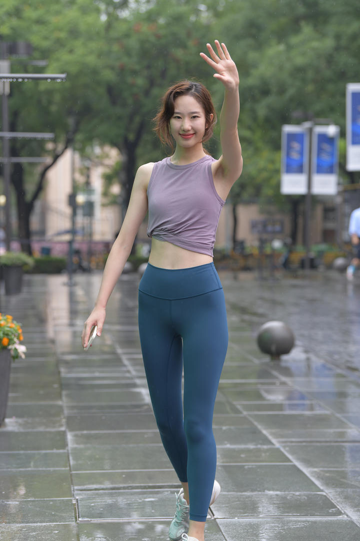 高清养眼美女壁纸3a街拍紧身裤美女图片