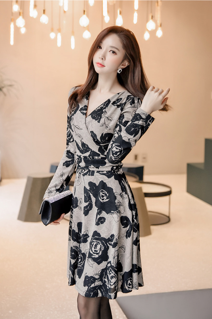 整理头发的韩国极品美女朴秀妍图片