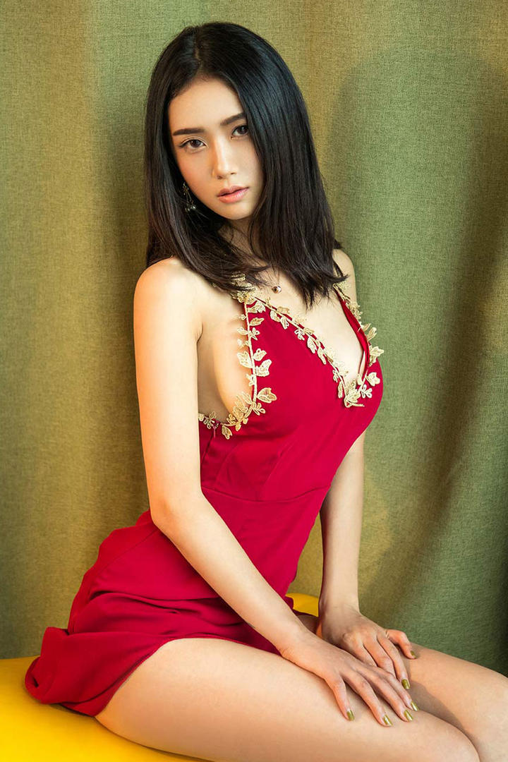 高清性感成熟大胸美女方子萱图片