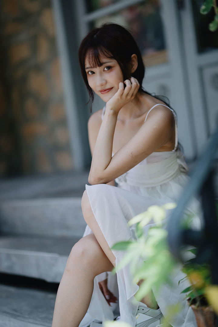 网红少女吊带裙图片