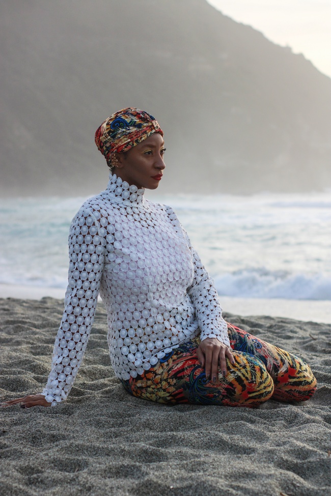 沙滩黑人美女写真图片摄影