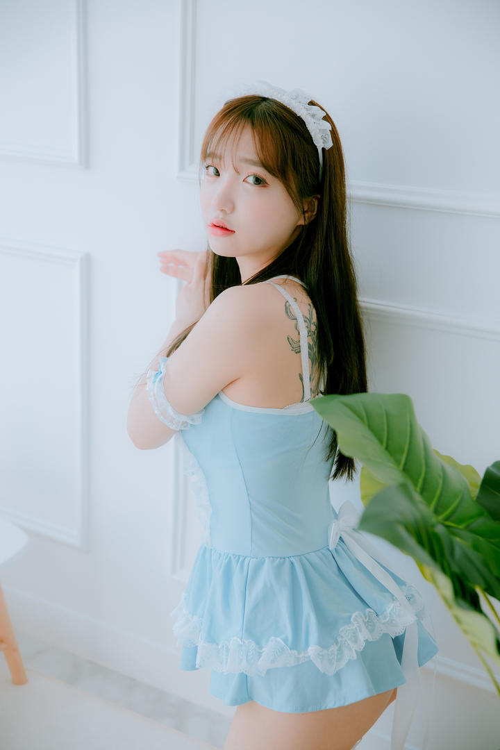 乖巧可爱女高中生女仆装性感制服诱惑写真私拍图片