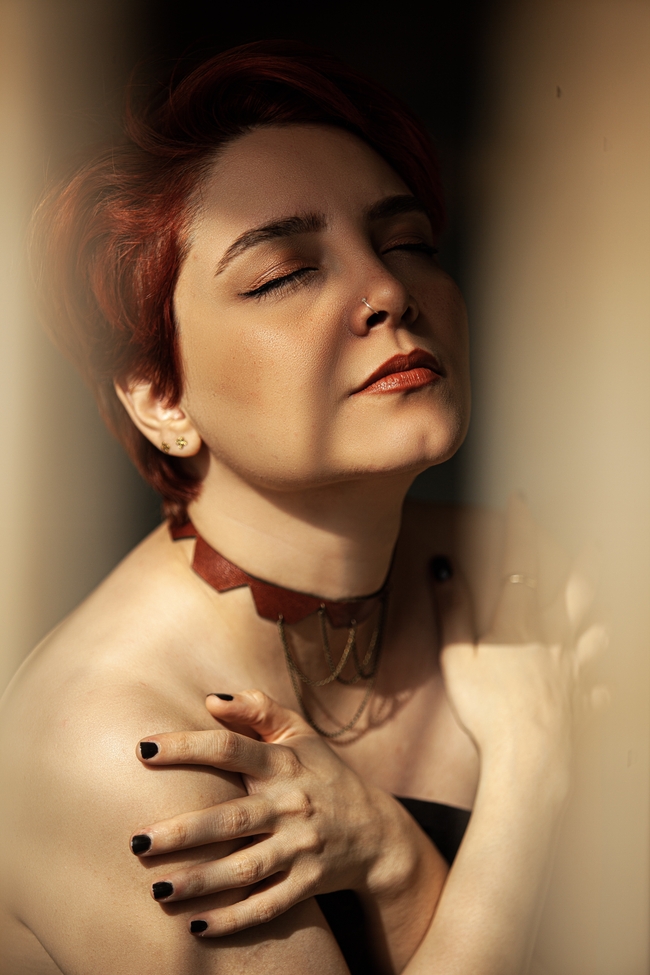 性感光影艺术模特美女写真摄影图片