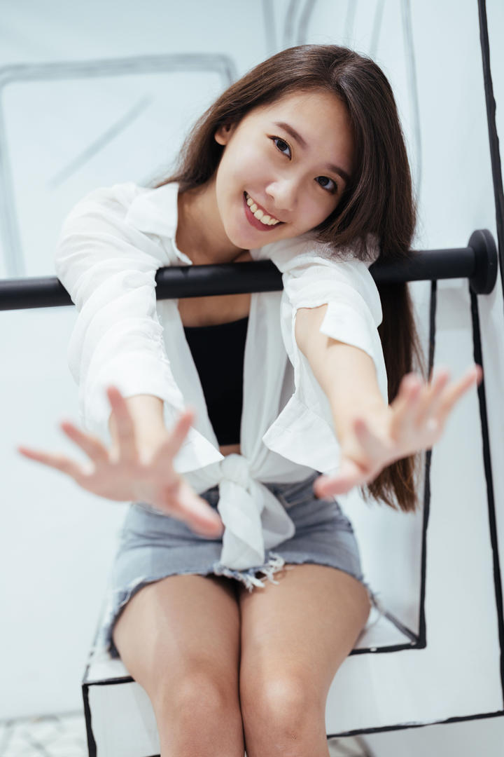 亚洲国产精品无码乱码三区地铁上的漂亮美女下班图片