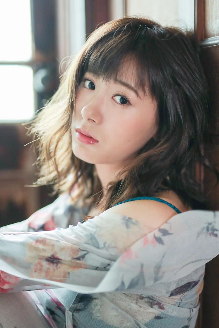 4K高清日本短发美女写真图片