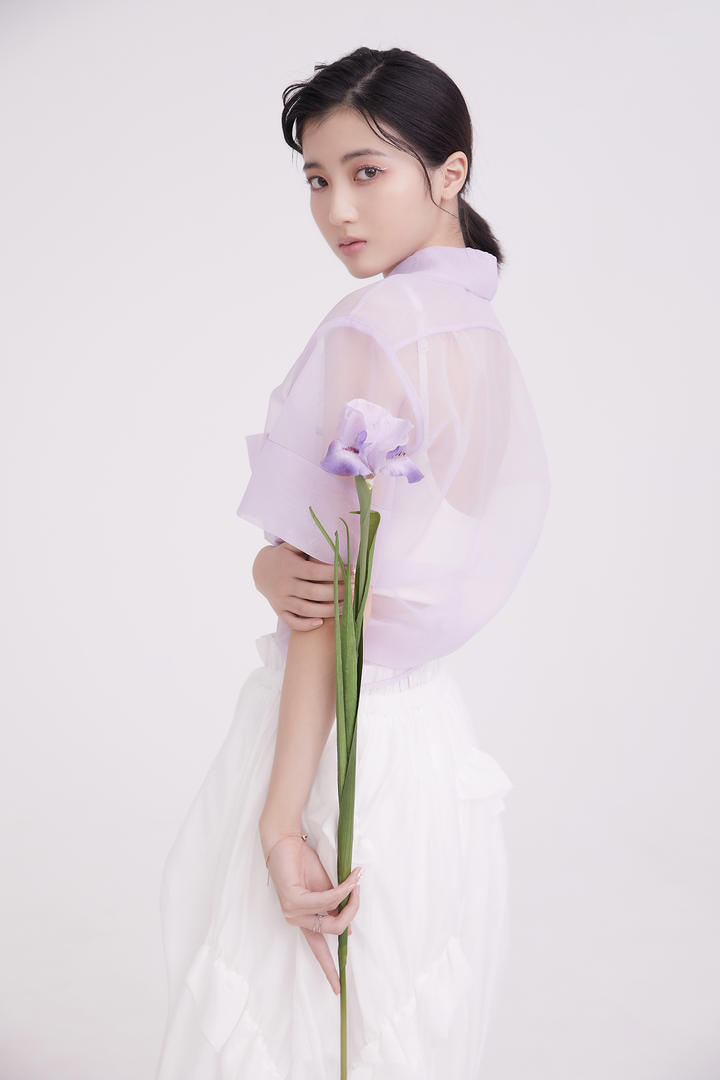 高清白色长裙漂亮清纯美女写真图片