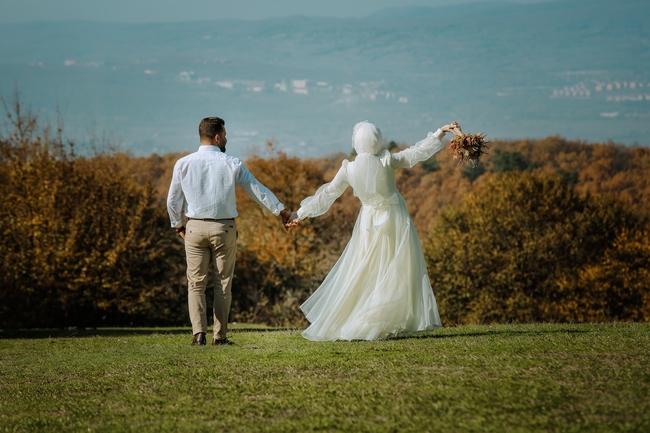 穆斯林情侣婚纱背影写真图片