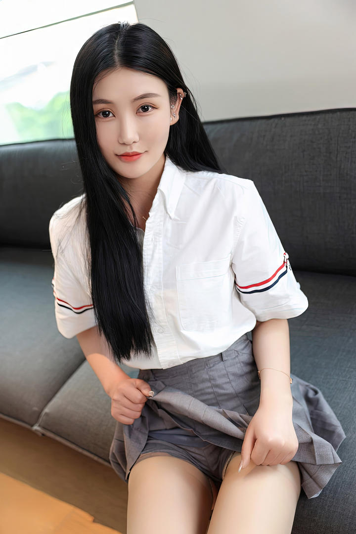 国产JK制服美女掀起裙子大尺度写真图片