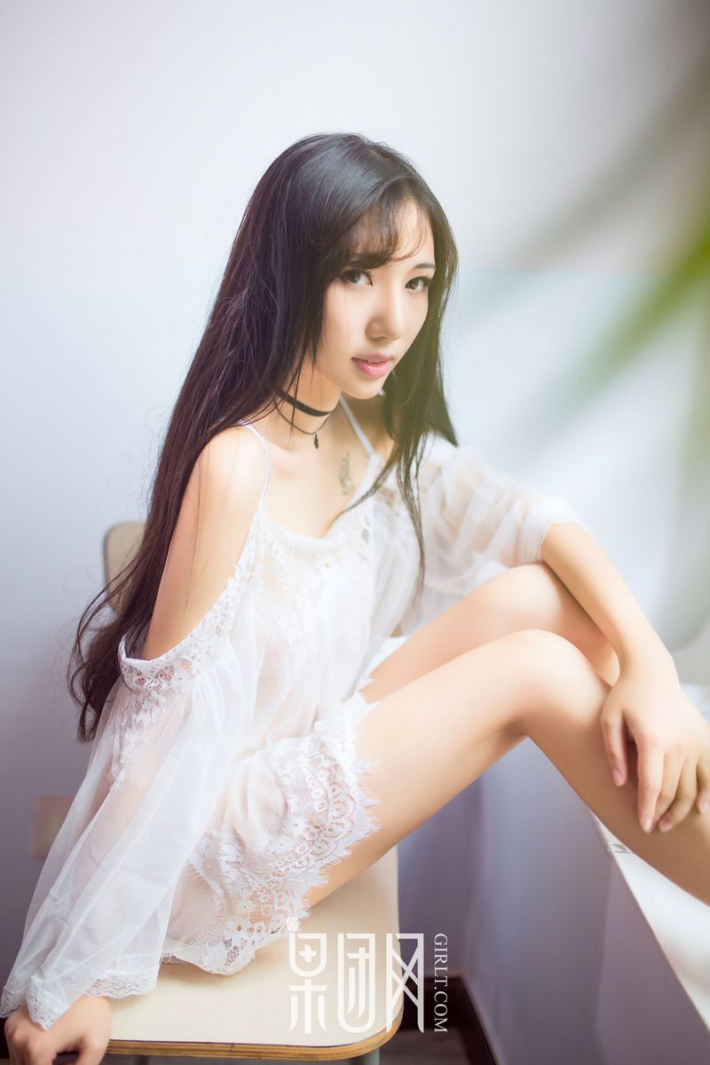 果团网性感女神宓兔兔er修长美腿透视薄纱若隐若现套图写真