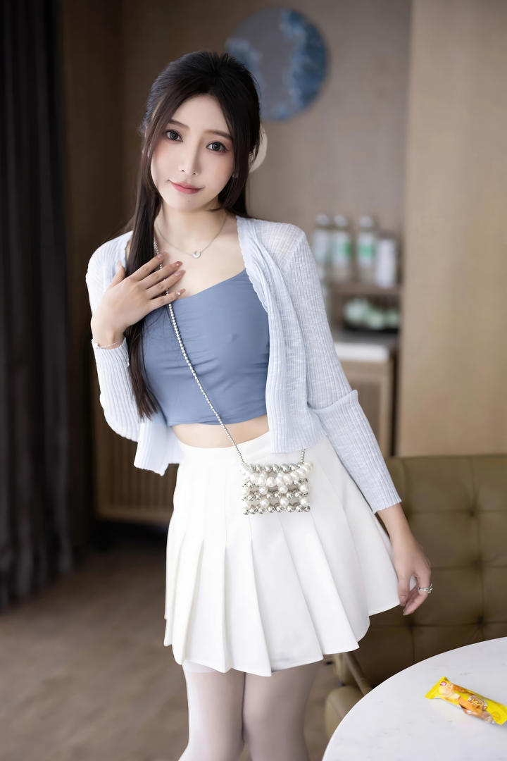 亚洲宅男女神王馨瑶JK短裙美女性感图片