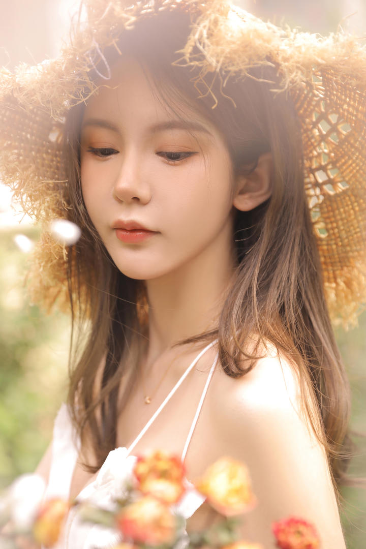 戴着草帽的极品清纯美女校花写真图片