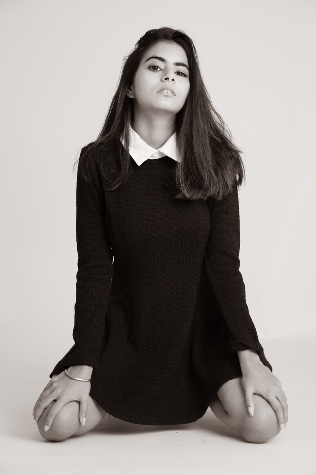 单色调美女模特人体写真艺术摄影图片