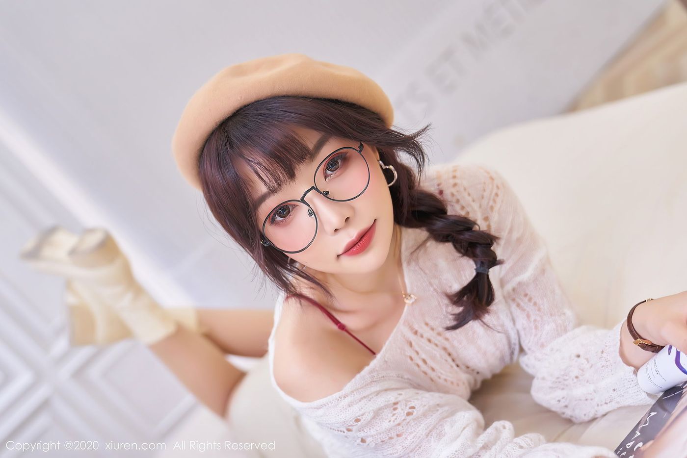 秀人网性感女神芝芝Booty圆润翘臀与草帽系列职场OL俏皮写真