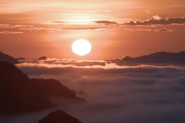 黄昏太阳下山的图片