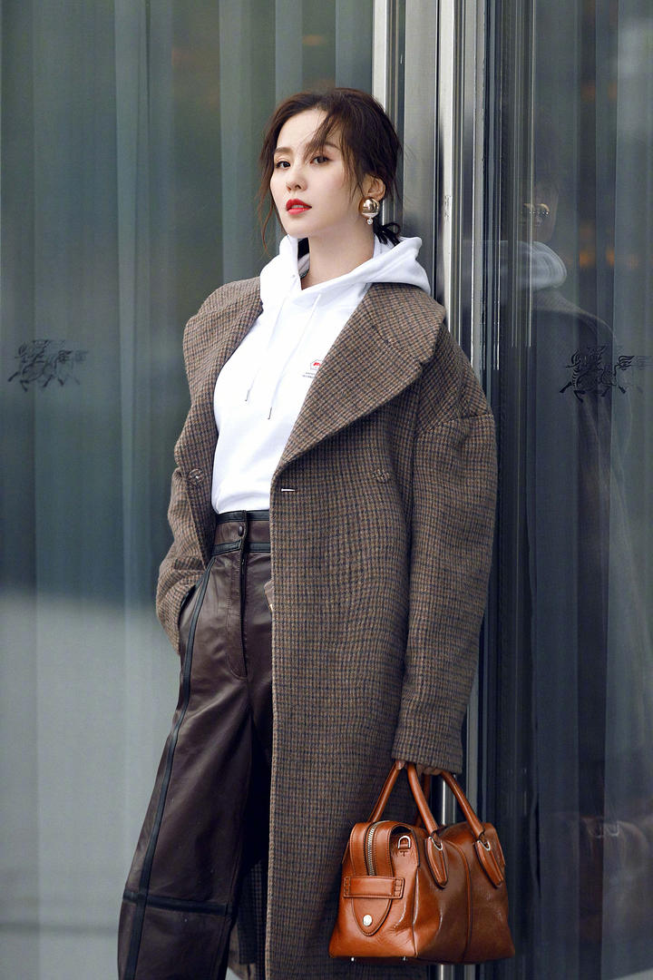 时尚穿搭美女明星刘诗诗街拍写真壁纸图片