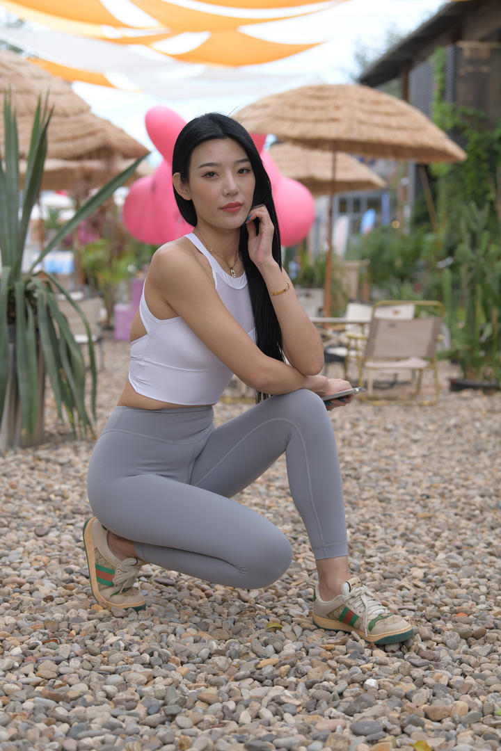 国模吧性感紧身裤美女模特图片