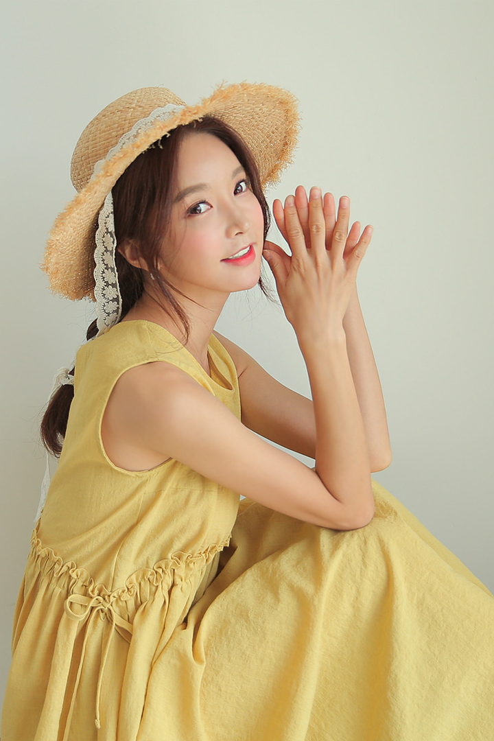 戴着帽子的韩国高清美女模特朴秀妍图片