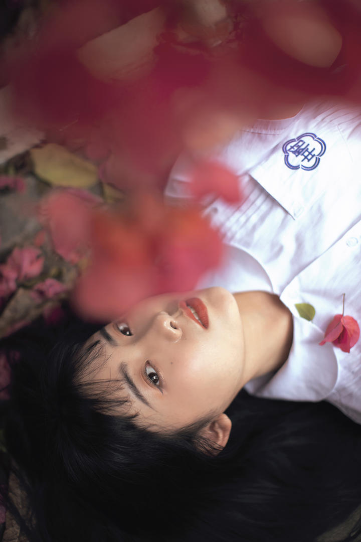 清纯甜美的女学生黄子卿户外摄影图片