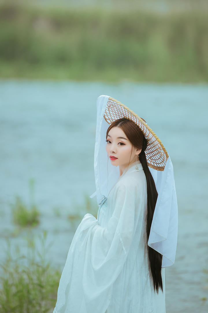 戴着斗笠的唯美古装美女艺术摄影写真图片