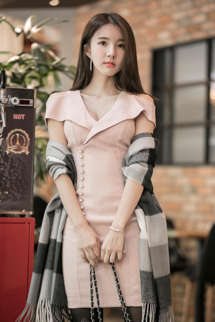 韩国气质美女明星金孝轩图片