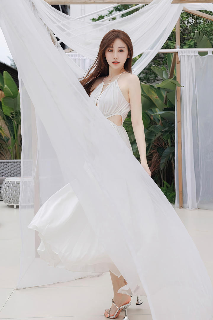 白裙飘飘的美丽美女模特西西大胆国模人体艺术写真摄影
