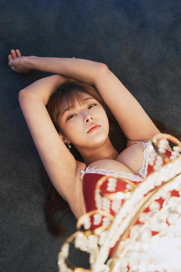 韩国胸大的美女写真图片