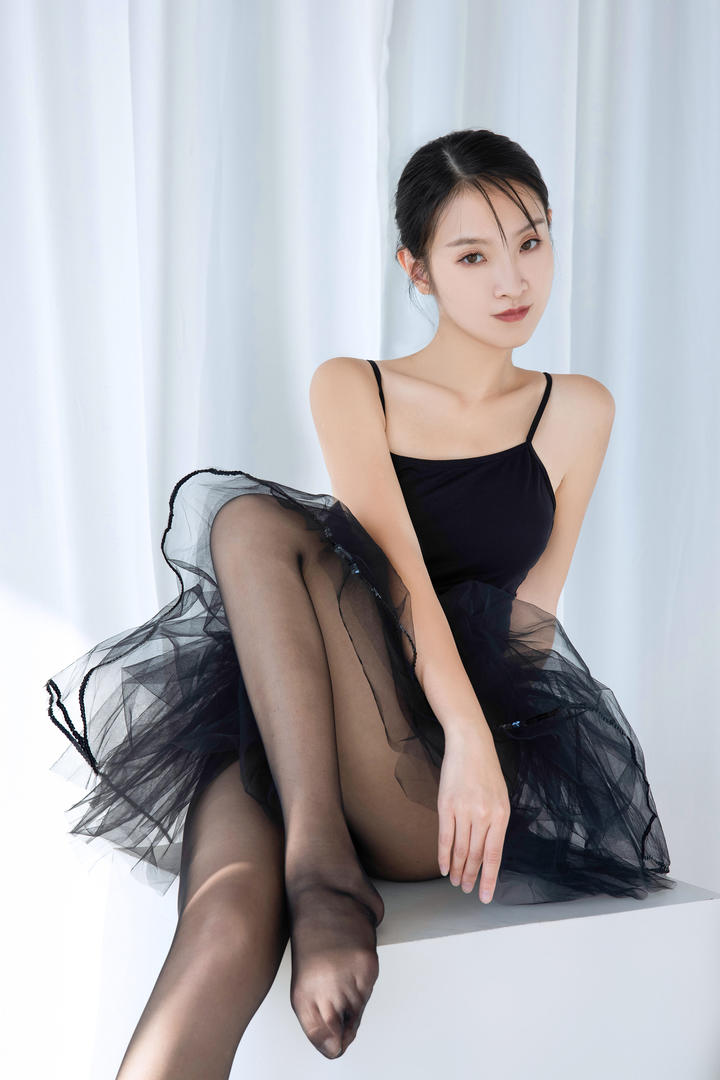 清纯黑丝美女跳舞佳宁写真图片
