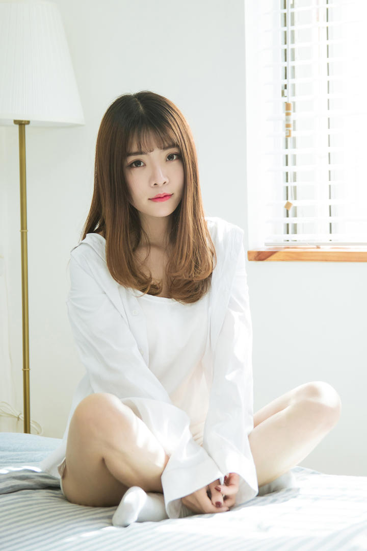 床上的极品清纯女生美女壁纸图片