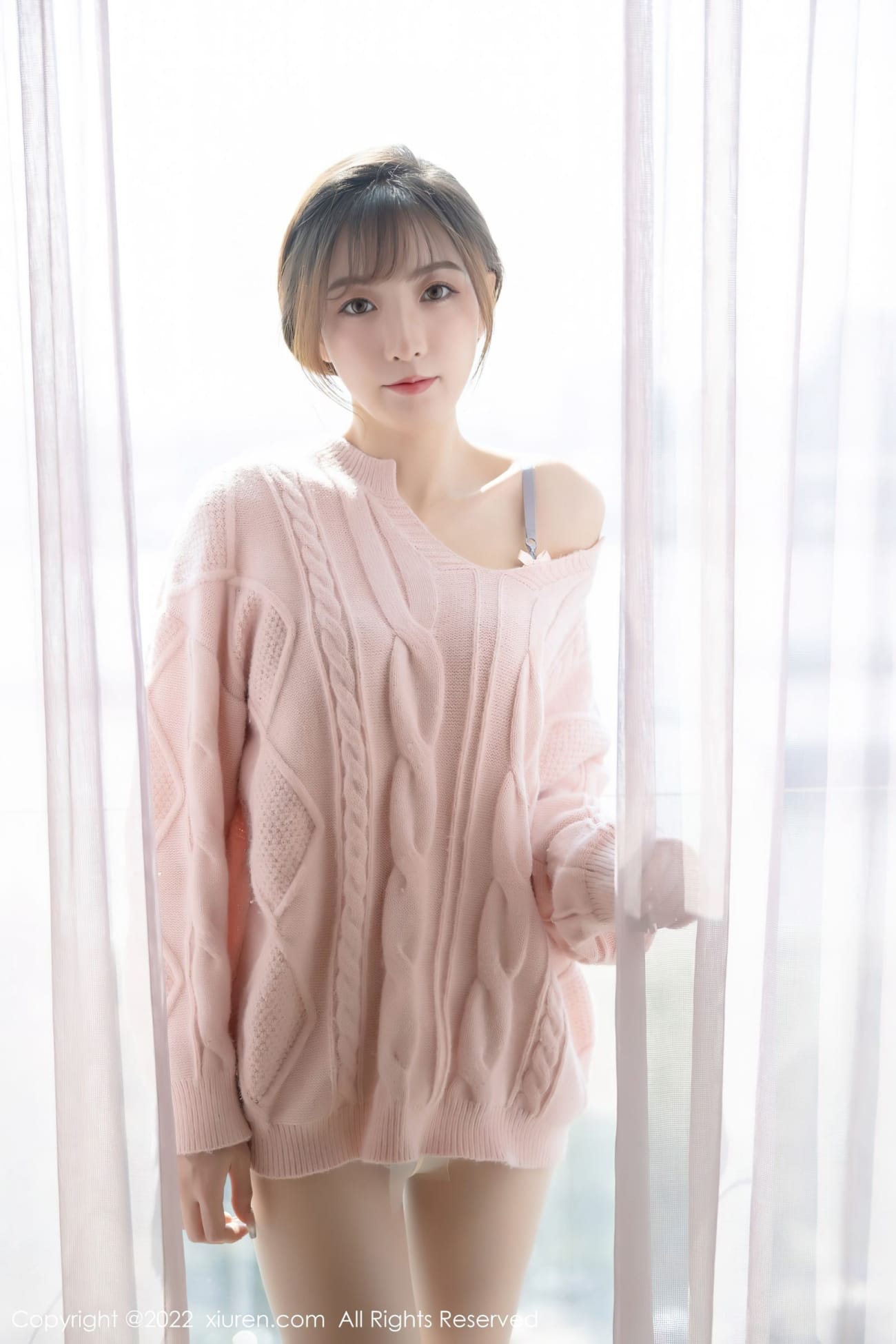 秀人网美女模特林星阑粉色长袖毛衣诱人原色丝袜写真